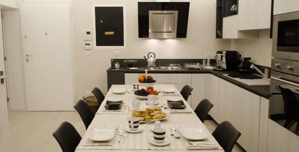 La Finestra Sul Convitto B&B Lecce Bagian luar foto