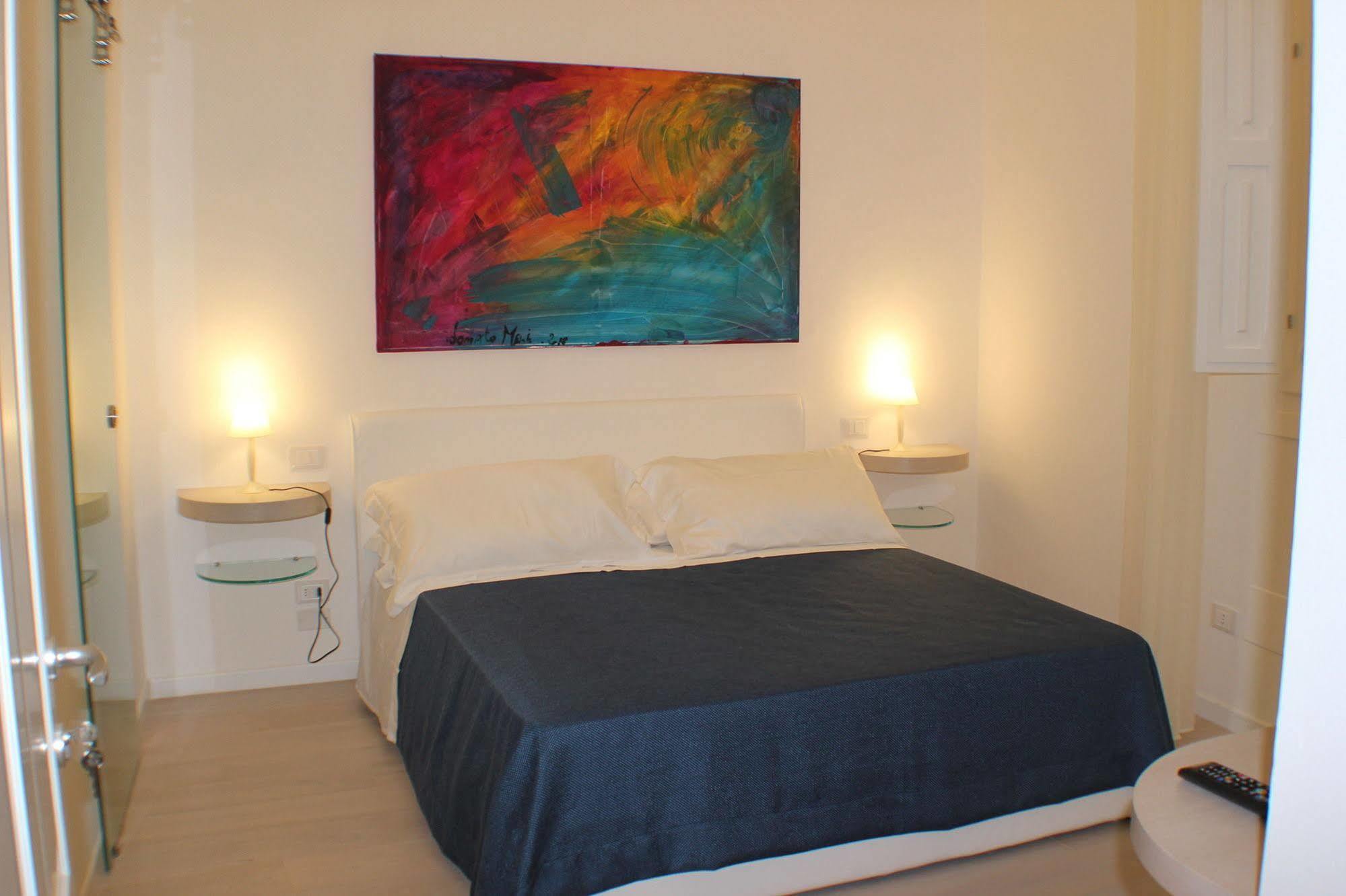La Finestra Sul Convitto B&B Lecce Bagian luar foto
