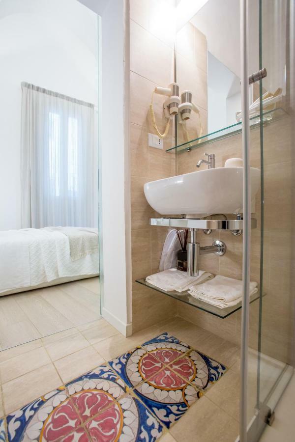 La Finestra Sul Convitto B&B Lecce Bagian luar foto