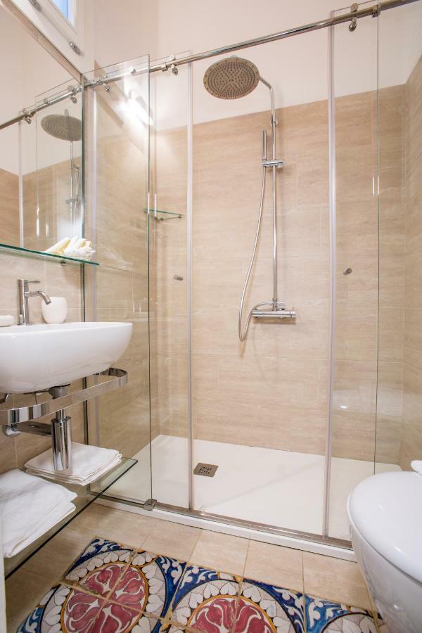 La Finestra Sul Convitto B&B Lecce Bagian luar foto