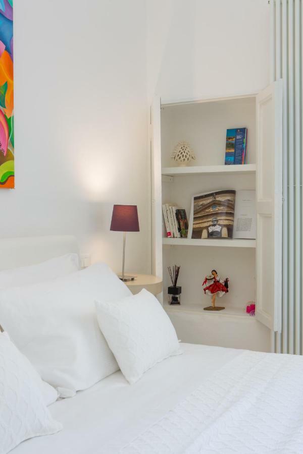 La Finestra Sul Convitto B&B Lecce Bagian luar foto
