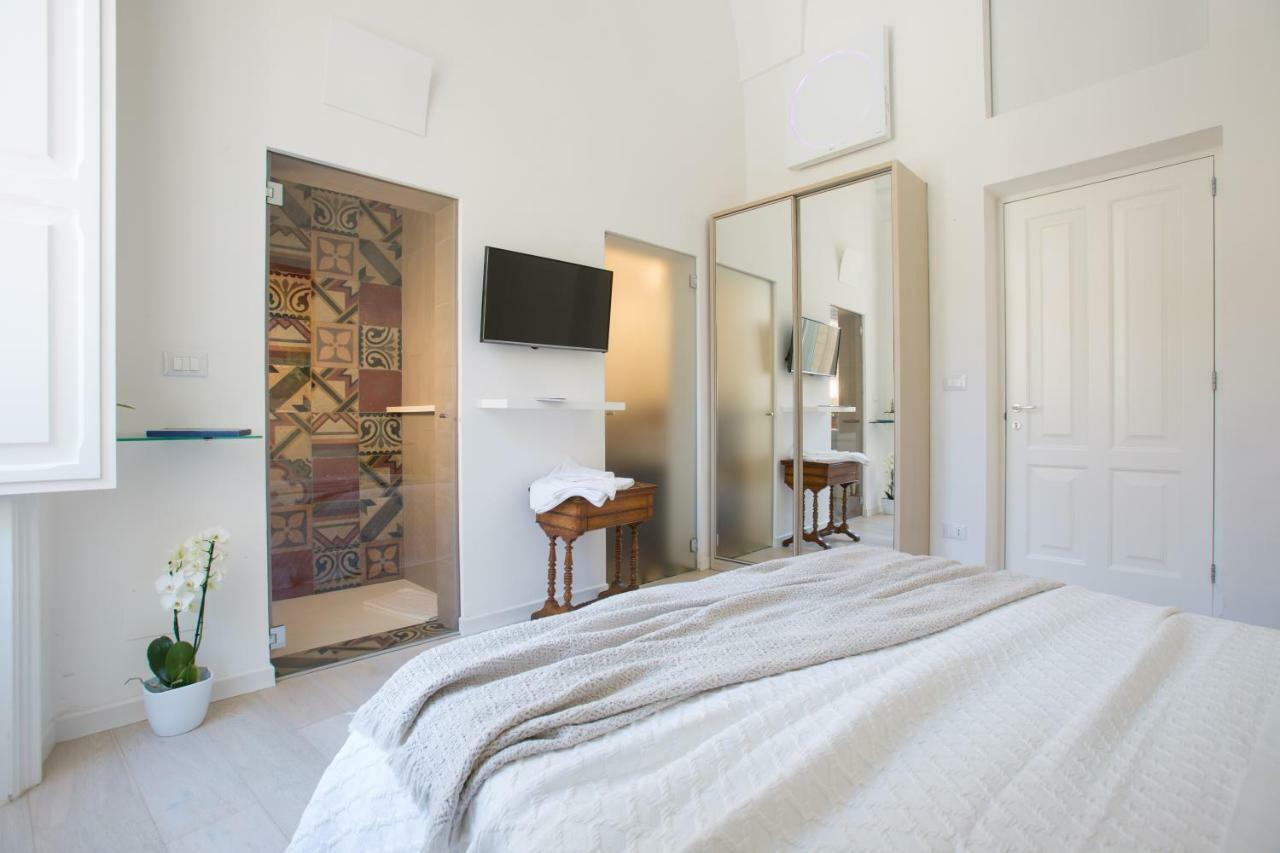 La Finestra Sul Convitto B&B Lecce Bagian luar foto