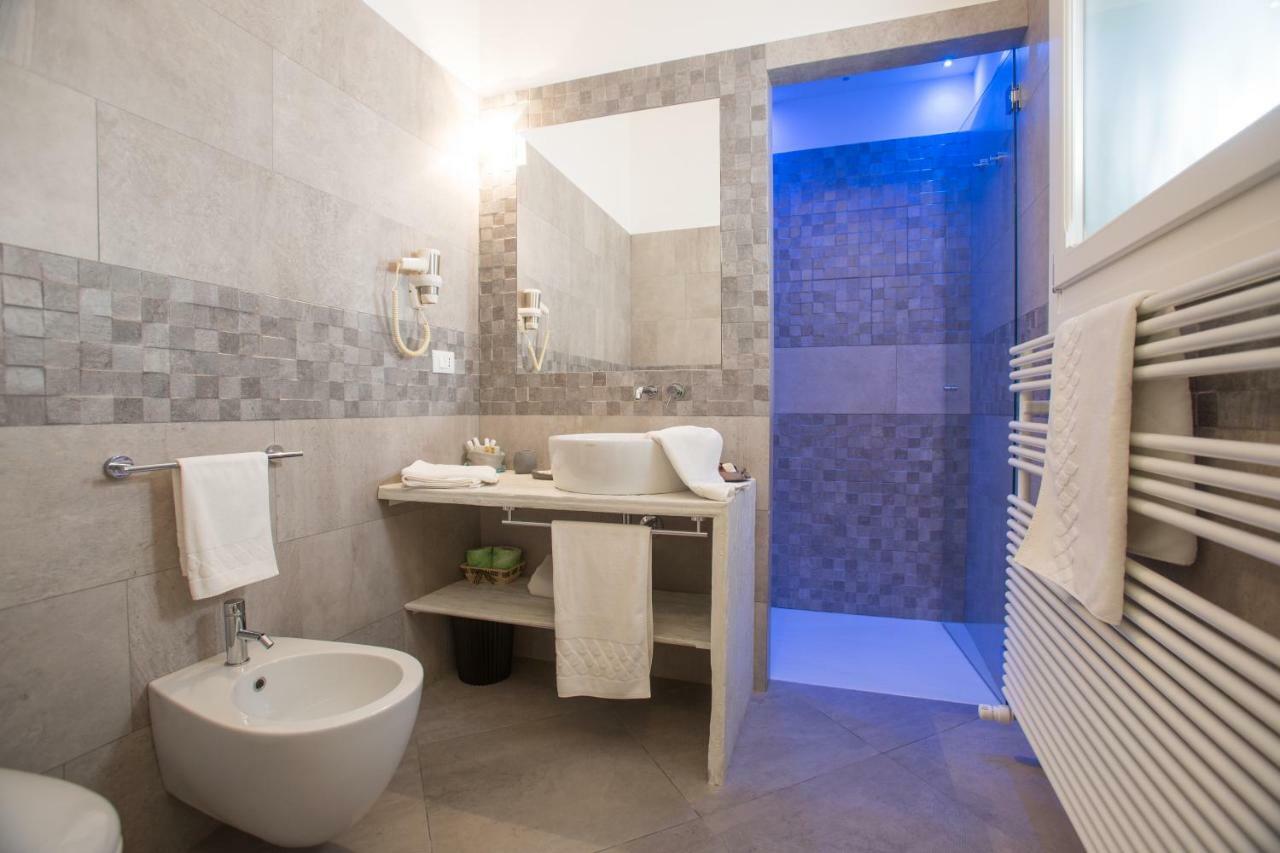 La Finestra Sul Convitto B&B Lecce Bagian luar foto