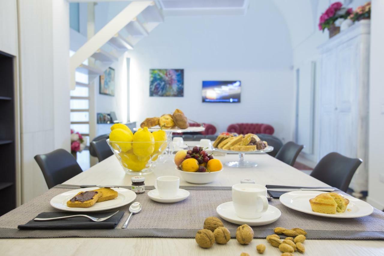 La Finestra Sul Convitto B&B Lecce Bagian luar foto