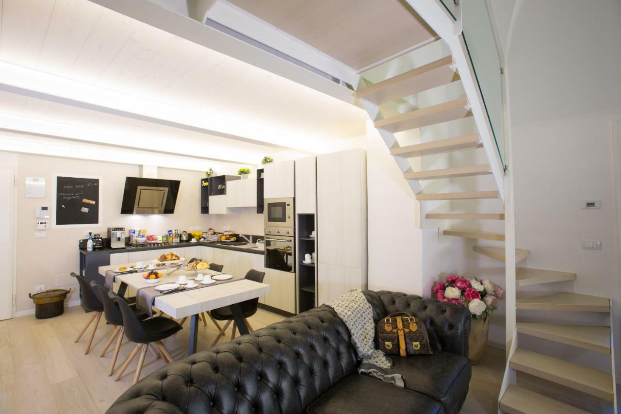 La Finestra Sul Convitto B&B Lecce Bagian luar foto