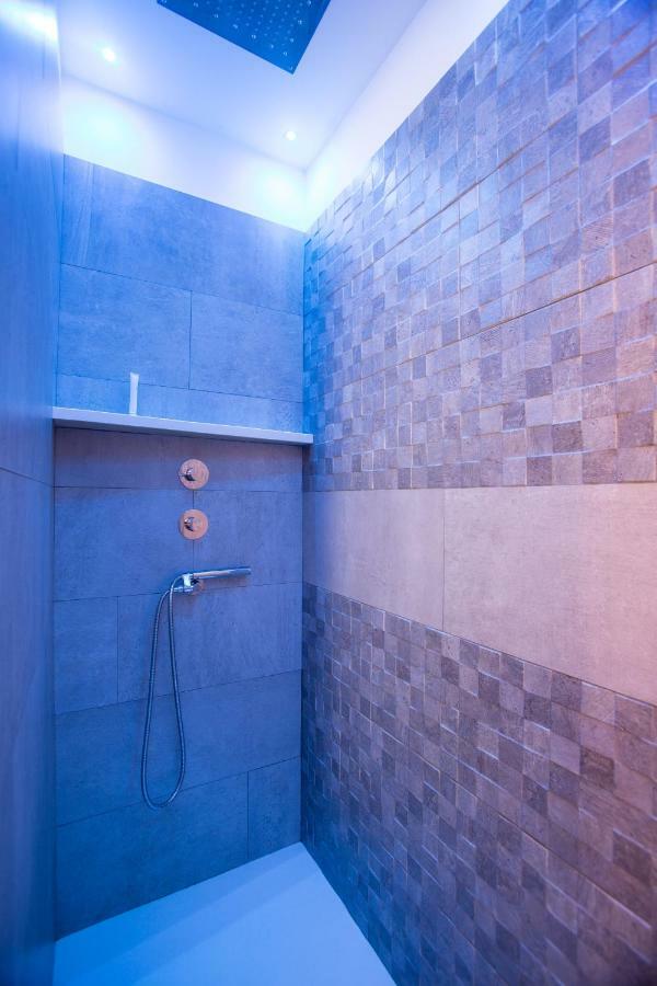 La Finestra Sul Convitto B&B Lecce Bagian luar foto